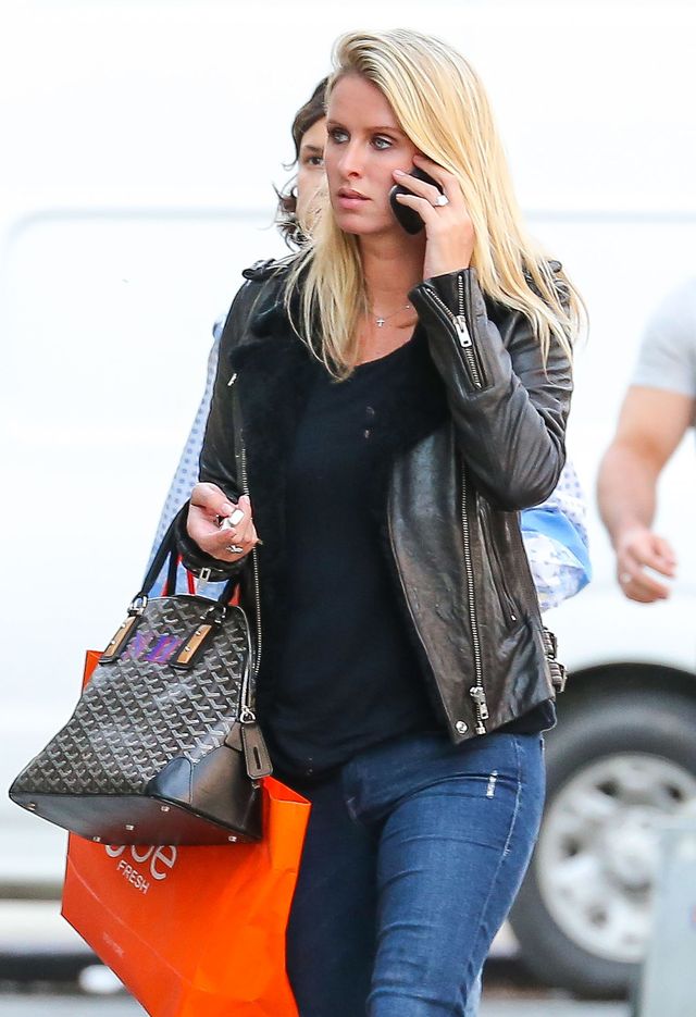 Nicky Hilton martwi się że nie zauważyliście jej pierścionka Nicky Hilton martwi się że nie zauważyliście jej pierścionka