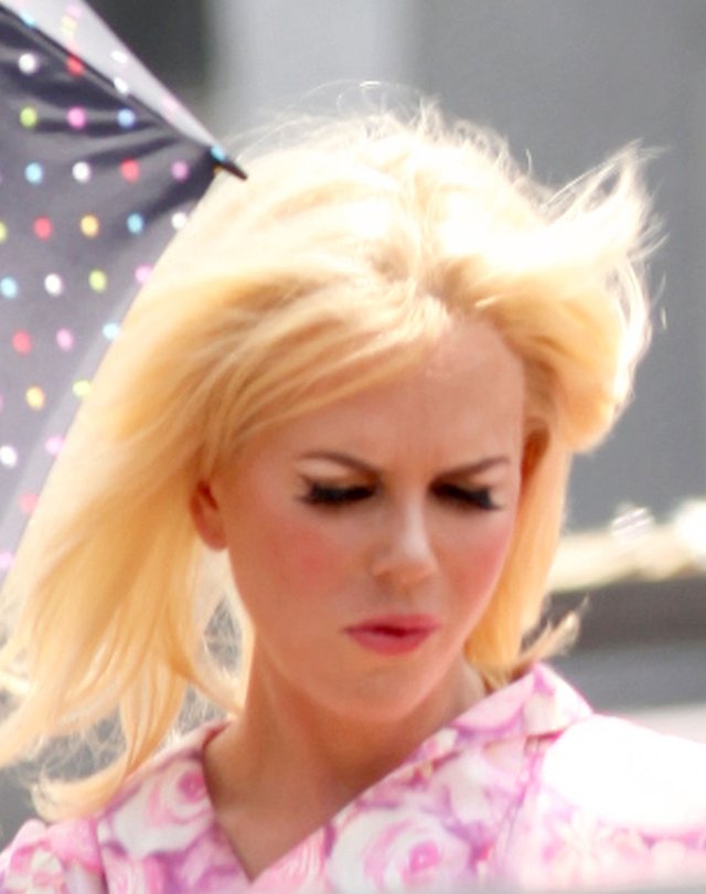 Przykładna mama pokazała pupę na okładce (FOTO) Przykładna mama pokazała pupę na okładce (FOTO)