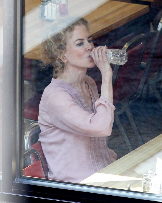 Co wyprawia ta kobieta? (FOTO)