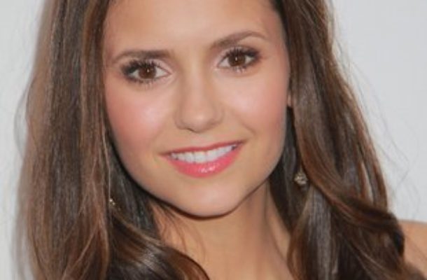 Subtelna Nina Dobrev w romantycznej sukience (FOTO)