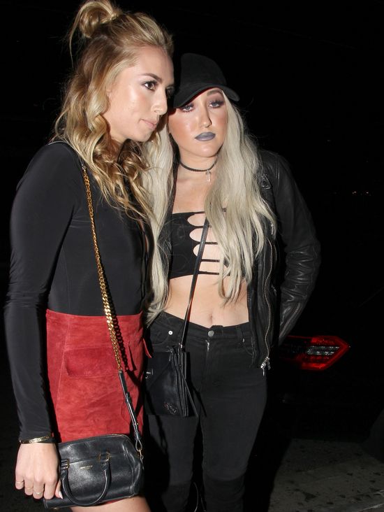 Co się stało z 15-letnią Noah Cyrus?! (FOTO) Co się stało z 15-letnią Noah Cyrus?! (FOTO)