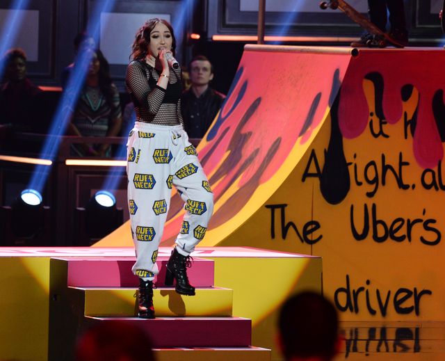 Chirurg plastyczny o tym, co ze swoją twarzą zrobiła Noah Cyrus Chirurg plastyczny o tym, co ze swoją twarzą zrobiła Noah Cyrus