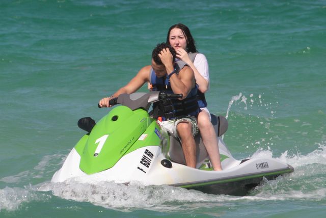 Noah Cyrus BEZ MAKIJAŻU, ale za to z przystojniakiem na plaży (ZDJECIA) Noah Cyrus BEZ MAKIJAŻU, ale za to z przystojniakiem na plaży (ZDJECIA)