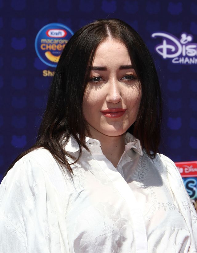 Fotki robione w świetle dnia pokazują, co Noah Cyrus zrobiła ze swą twarzą Fotki robione w świetle dnia pokazują, co Noah Cyrus zrobiła ze swą twarzą