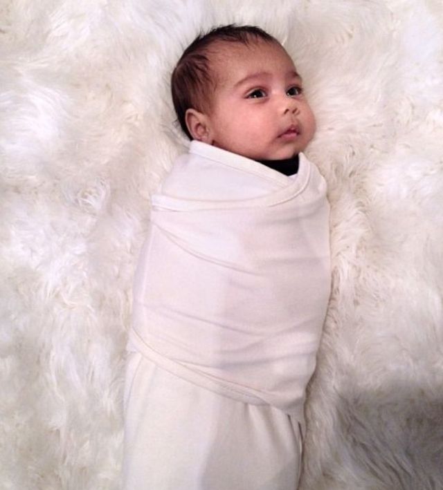 Kim Kardashian deiluje brwi Nori? (FOTO)