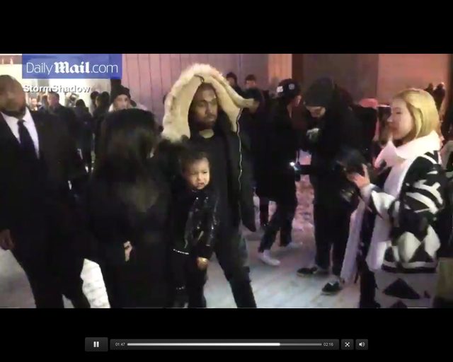 North West znów wpadła w złość na pokazie mody