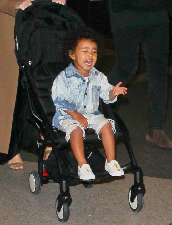 North West z afro na głowie (FOTO) North West z afro na głowie (FOTO)