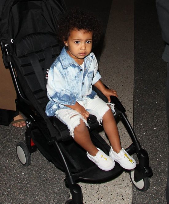 North West z afro na głowie (FOTO) North West z afro na głowie (FOTO)