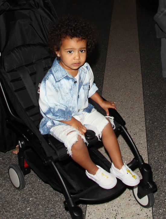 North West z afro na głowie (FOTO) North West z afro na głowie (FOTO)