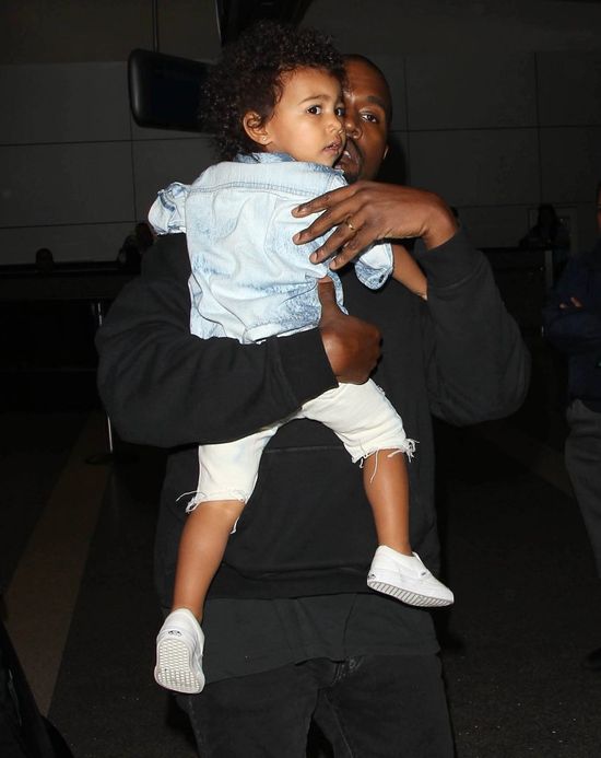 North West z afro na głowie (FOTO) North West z afro na głowie (FOTO)