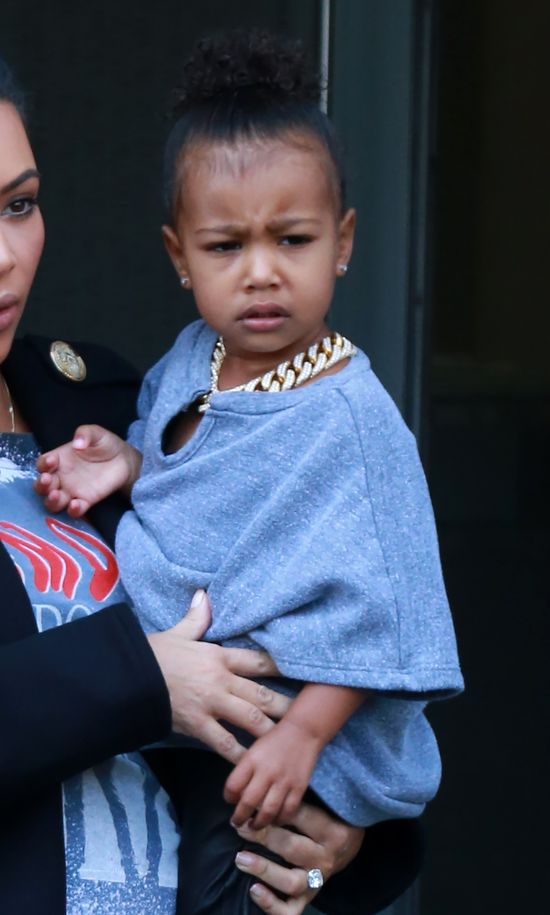 Nori z wielkim łańcuchem i Kim ze spuchniętymi ustami (FOTO)