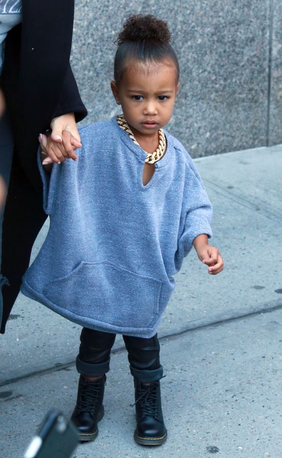 Nori z wielkim łańcuchem i Kim ze spuchniętymi ustami (FOTO)