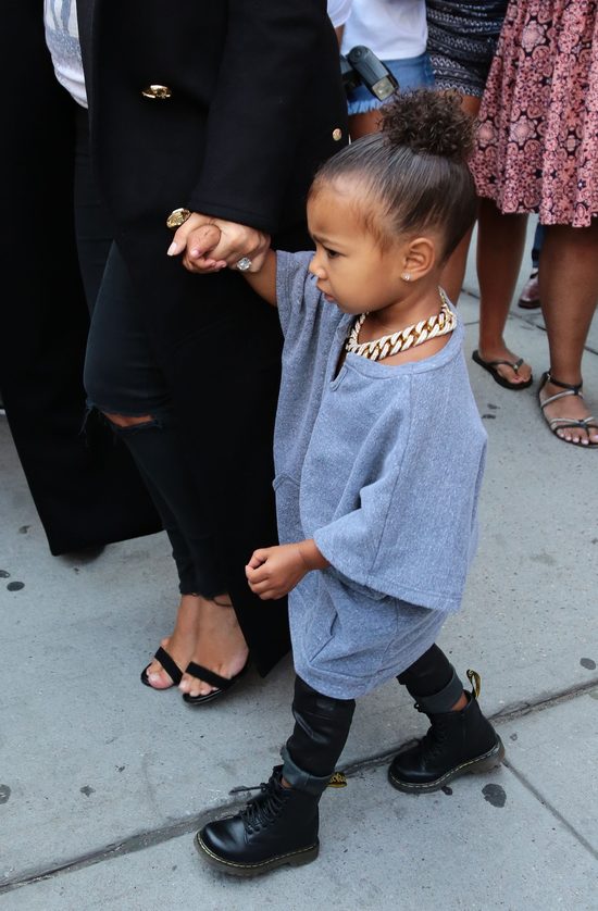 Jak wygląda North West, kiedy mama nie uczesze jej włosów? 