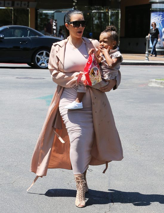 Kim Kardashian przeprasza za wybryki North West