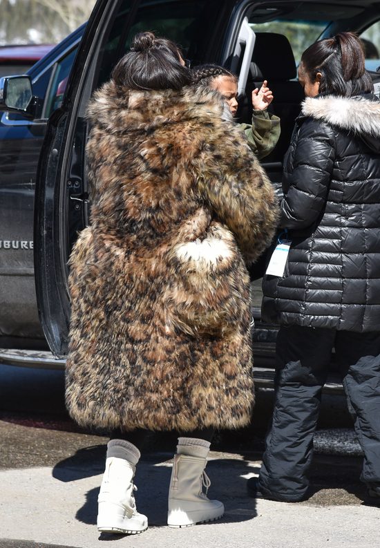 Kim Kardashian przedłuża Nori włosy? (Snapchat)