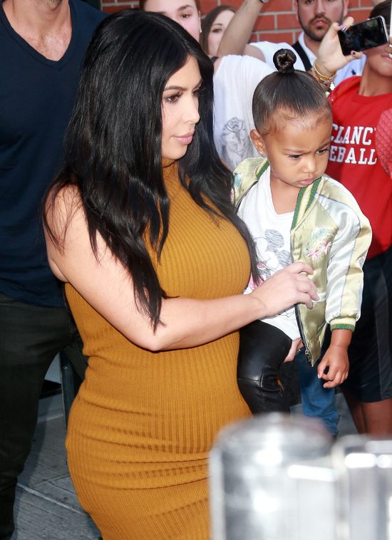 Jak wygląda North West, kiedy mama nie uczesze jej włosów? 