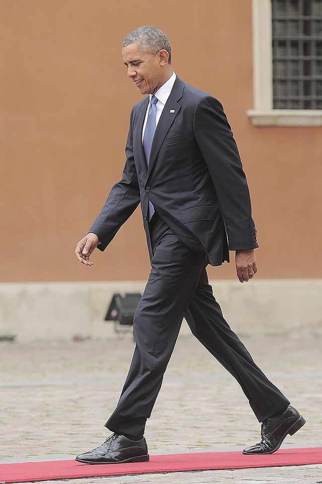 Ziewający Obama NA SIŁOWNI w Warszawie [VIDEO]