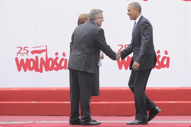 Ziewający Obama NA SIŁOWNI w Warszawie [VIDEO]