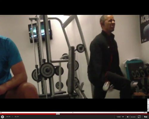 Ziewający Obama NA SIŁOWNI w Warszawie [VIDEO]