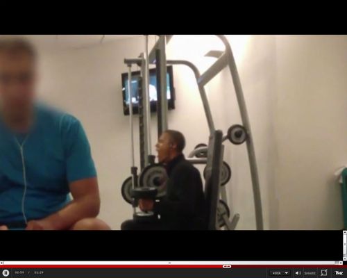 Ziewający Obama NA SIŁOWNI w Warszawie [VIDEO]