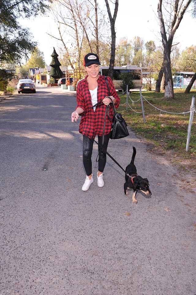 Aleksandra Kwaśniewska wspiera bezdomne psy (FOTO)