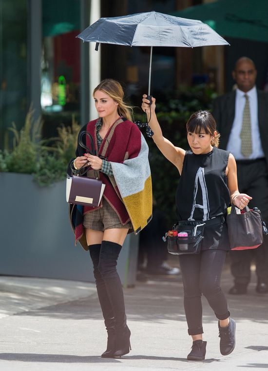 Olivia Palermo kusi nogami i odstrasza dekoltem (FOTO)