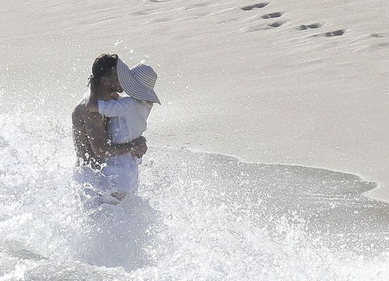 Miłość na plaży, czyli Olivia Palermo z narzeczonym (FOTO)