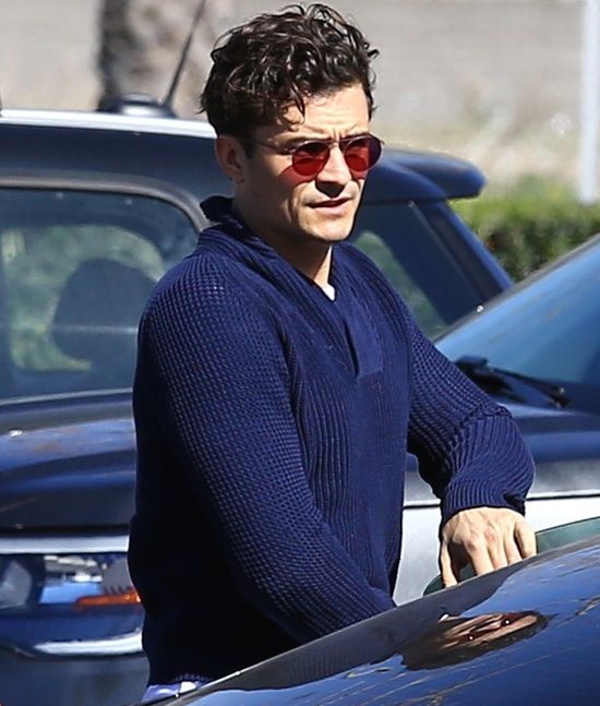 Jest AFERA! Orlando Bloom przytula i całuje Selnę Gomez! (FOTO)