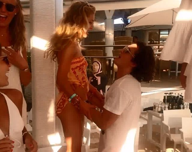 Co się dzieje z Bloomem? Zmienia kobiety jak rękawiczki! Co się dzieje z Bloomem? Zmienia kobiety jak rękawiczki!