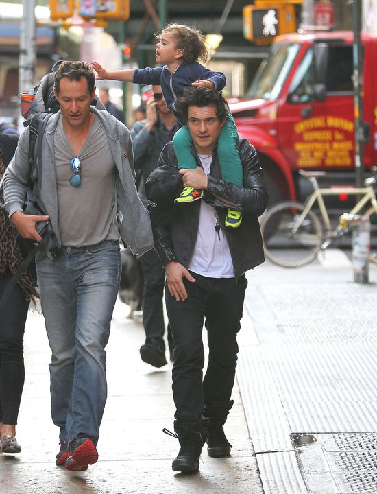 Orlando Bloom wie jak wywołać uśmiech na twarzy synka (FOTO) Orlando Bloom wie jak wywołać uśmiech na twarzy synka (FOTO)