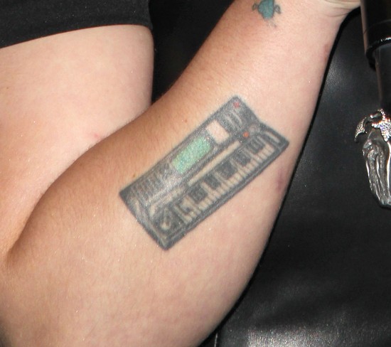 Kelly Osbourne zaczyna usuwać prawie wszystkie tatuaże FOTO