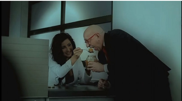 Patrycja Pająk objada się kiszoną kapustą (VIDEO)