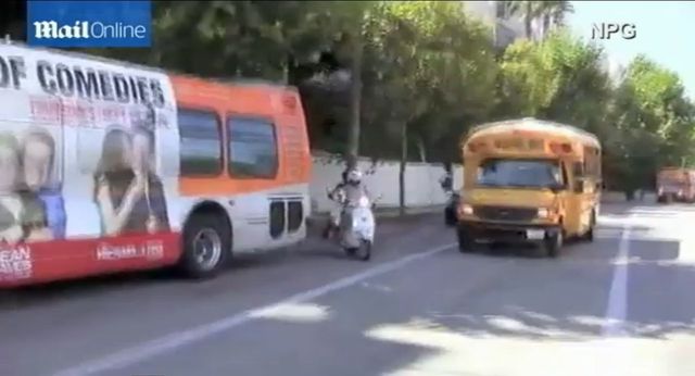 Gwyneth Paltrow wyjechała wprost pod koła autobusu! (FOTO)