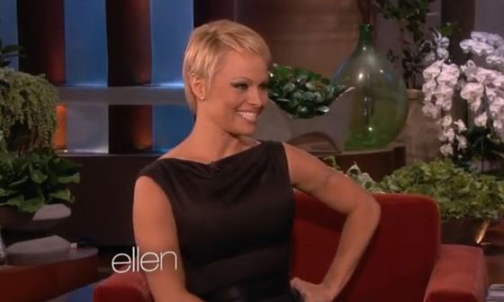 Pamela Anderson przefarbowała włosy (FOTO)