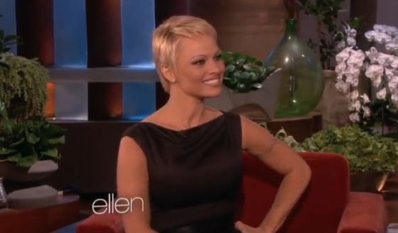 Pamela Anderson przefarbowała włosy (FOTO)