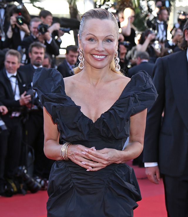 Czy to NAJWIĘKSZA WPADKA Cannes 2017? Fryzjer płakał, jak czesał (ZDJĘCIE) Czy to NAJWIĘKSZA WPADKA Cannes 2017? Fryzjer płakał, jak czesał (ZDJĘCIE)