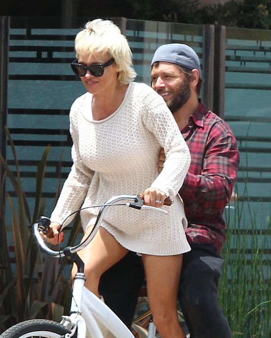 Pamela Anderson wiozi męża (FOTO)