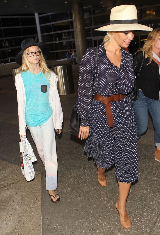Pamela Anderson próbuje być damą (FOTO)