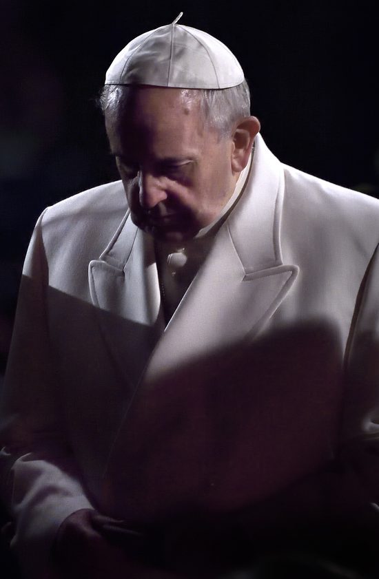 Papież Franciszek wzywa parafie do przyjmowania uchodźców