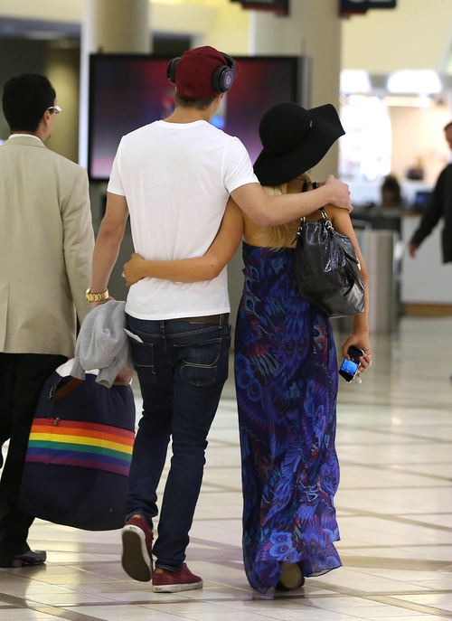 Nowy facet Paris Hilton - przystojny? (FOTO)