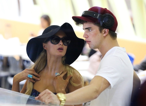 Nowy facet Paris Hilton - przystojny? (FOTO)