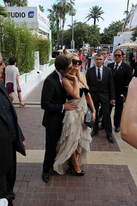 Paris Hilton przyjechała do Cannes... (FOTO)