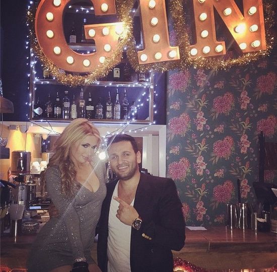  W wieku 33 lat zdecydowała się na powiększenie piersi?