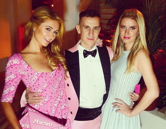  W wieku 33 lat zdecydowała się na powiększenie piersi?