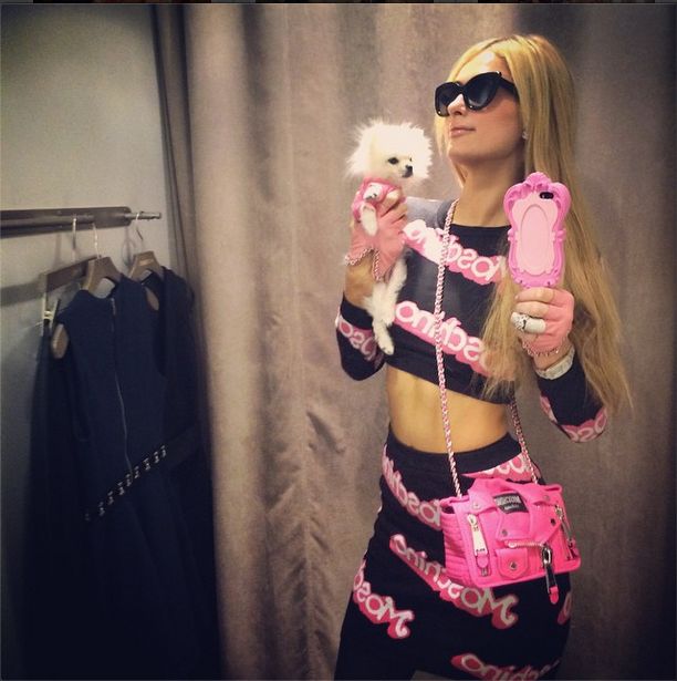 Te zdjęcia tylko podsyciły plotki o usunięciu żeber (FOTO) Te zdjęcia tylko podsyciły plotki o usunięciu żeber (FOTO)