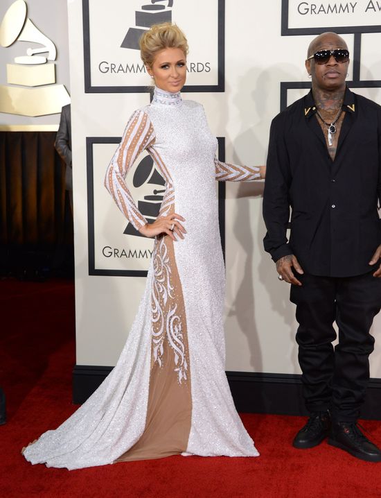 Z przodu muzeum, a z tyłu... (FOTO)