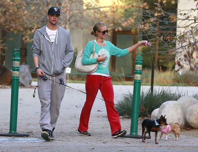 Ma 32 lata a ubiera się jak słodka 16-stka (FOTO)