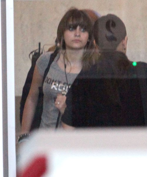 Dzieci Jacksona wracają z rodzinnego domu ojca (FOTO)