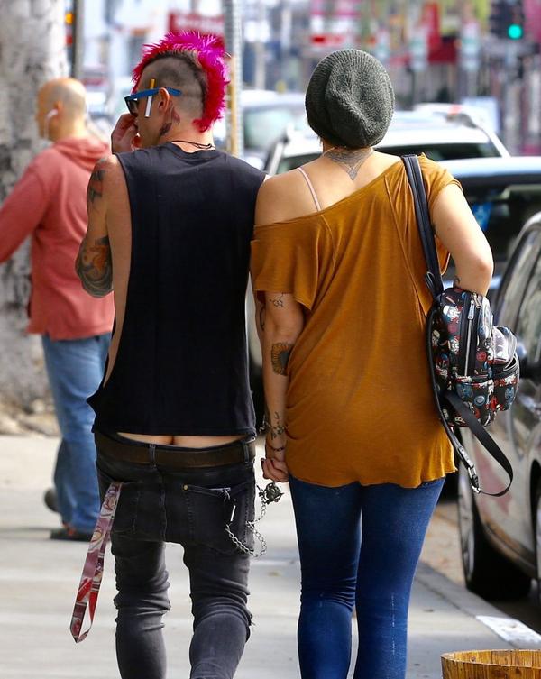 Córka wielkiej gwiazdy ma nowego chłopaka, który... (FOTO)