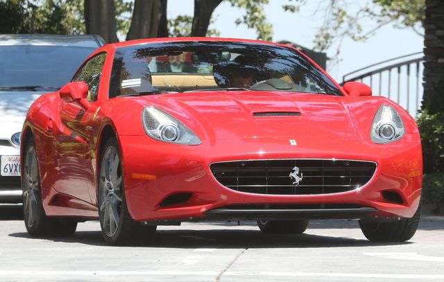 Paris Hilton pali marihuanę